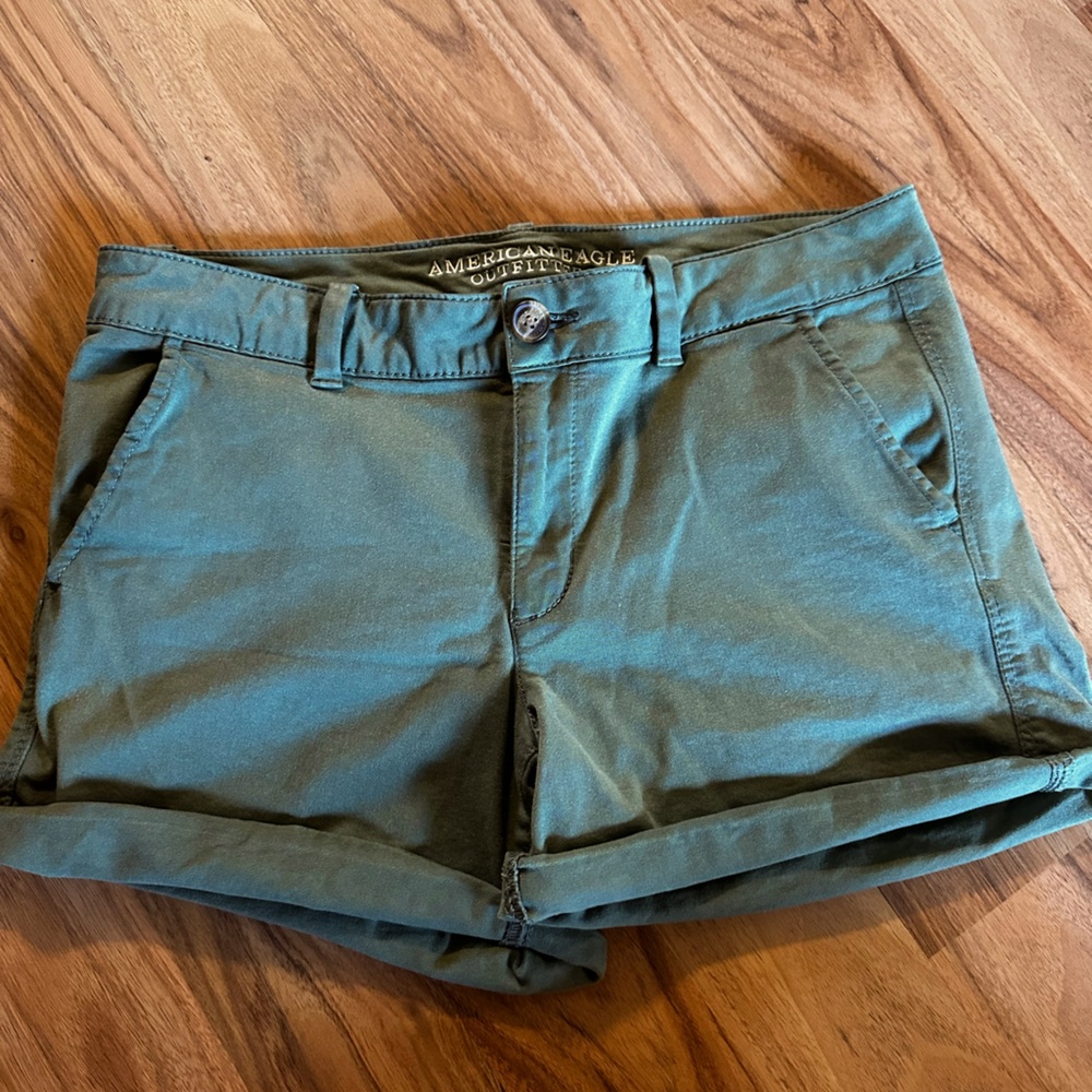 American Eagle olive green super stretch shorts. Size 14